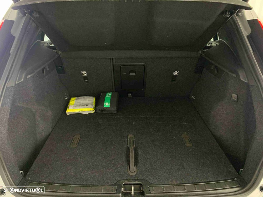 Volvo XC 40 2.0 B3 Plus Dark - 13