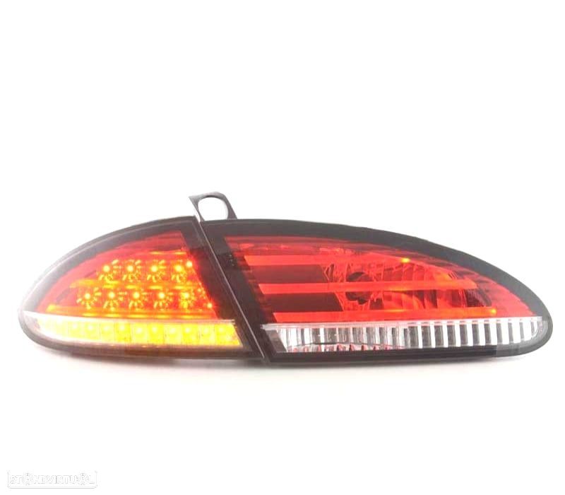 FAROLINS TRASEIROS LED SEAT LEON 1P 04-09 VERMELHO CROMADO - 4