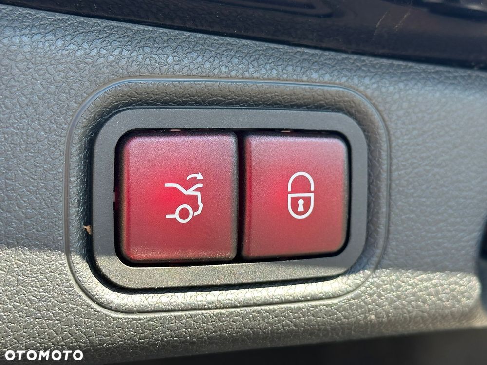 Mercedes-Benz Klasa E AMG 63 S 4-Matic+ - 23