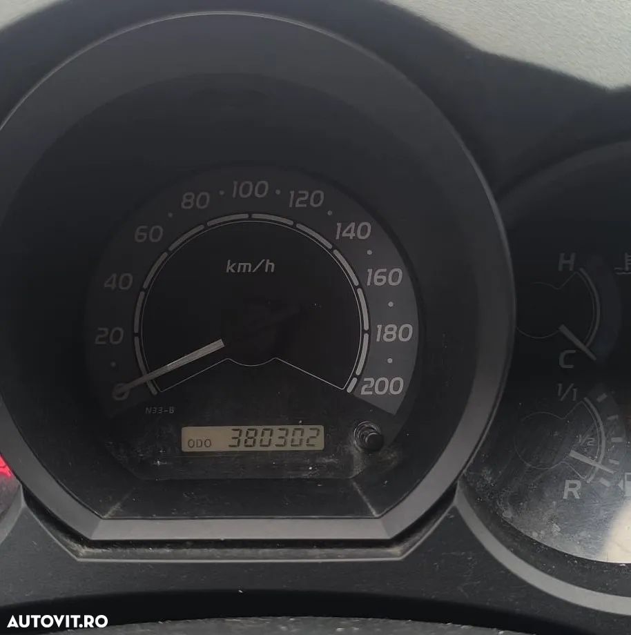 Toyota Hilux 4x4 Double Cab - 8