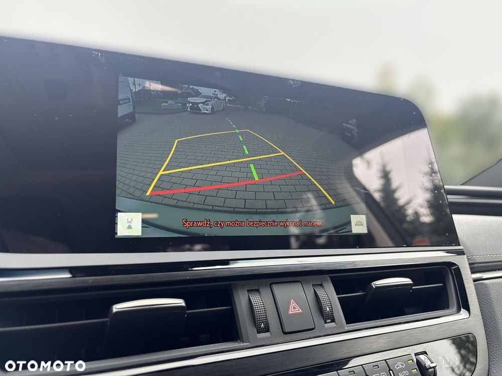 Lexus ES 300h Business Edition - 23