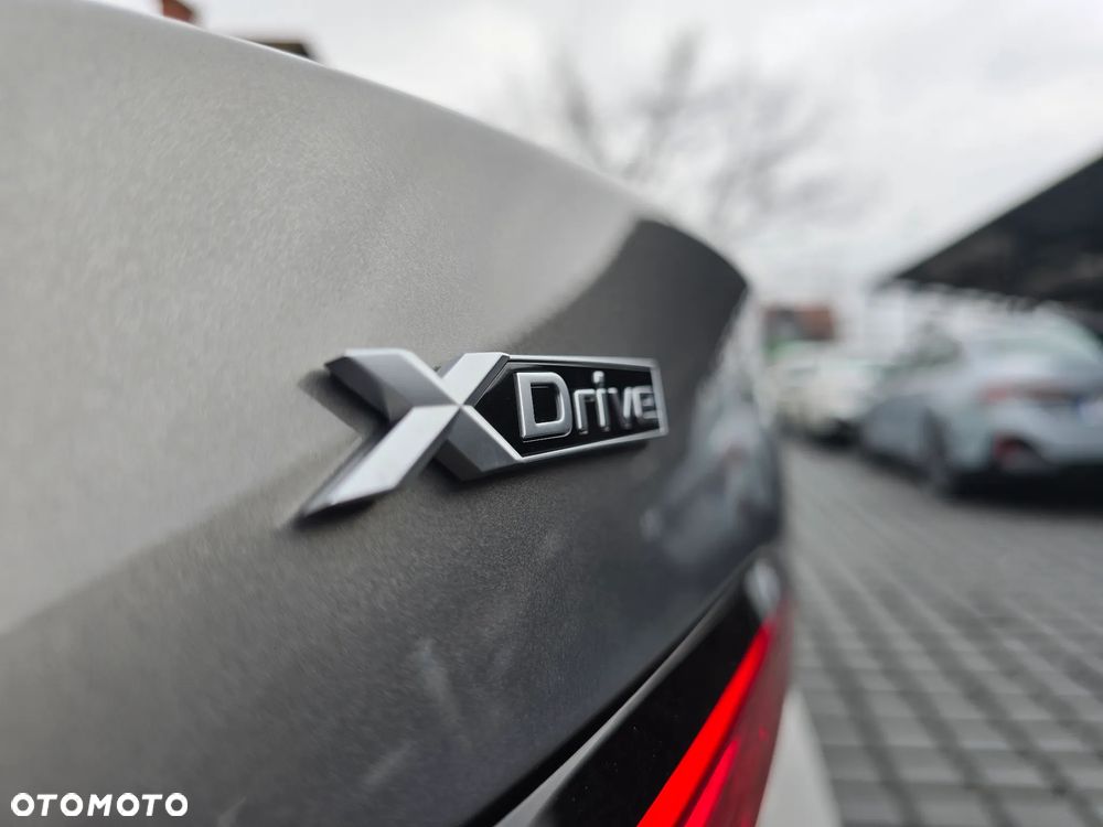 BMW Seria 5 520d xDrive - 24