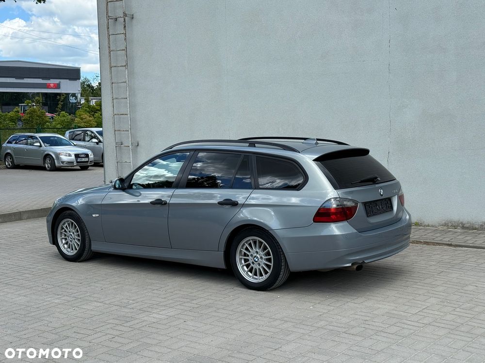 BMW Seria 3 318i - 12
