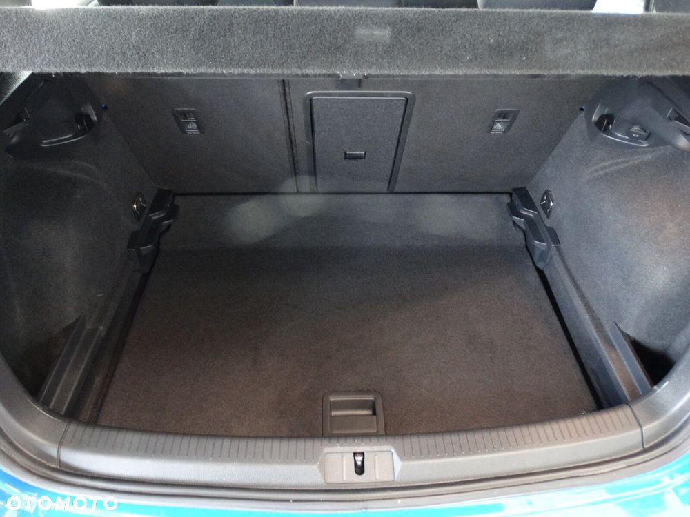 Volkswagen Golf - 34