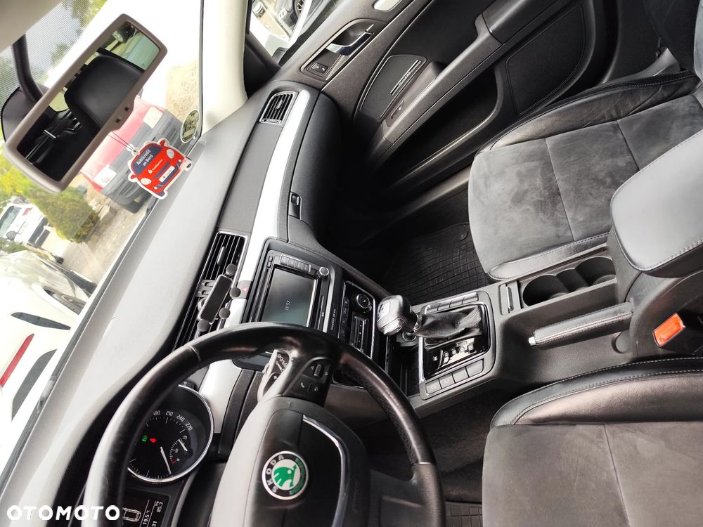 Skoda Superb 2.0 TDI Elegance DSG - 38