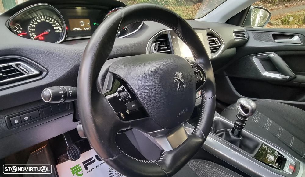 Peugeot 308 1.2 PureTech Allure Full LED - 22