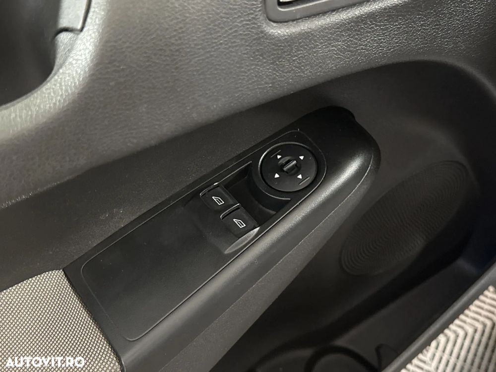 Ford TOURNEO - 15