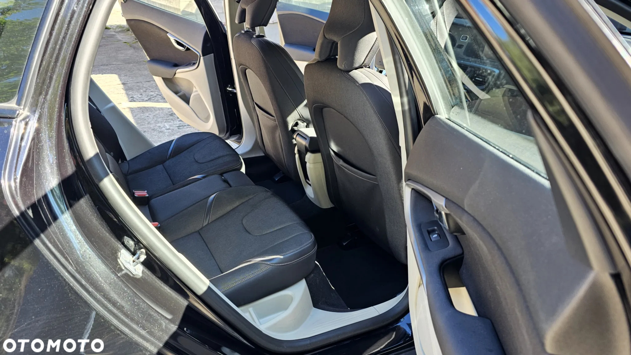 Volvo V40 Cross Country - 15