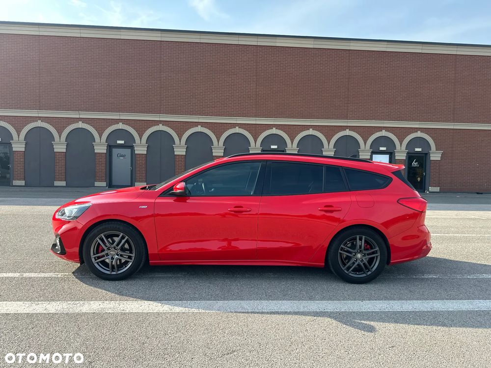 Ford Focus 1.0 EcoBoost Hybrid ST-LINE X - 2