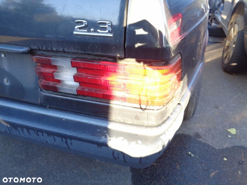 MERCEDES E190 W201 LAMPA PRAWA TYŁ TYLNA - 1