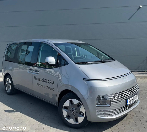 Hyundai Staria 1.6 T-GDI HEV Smart VIP