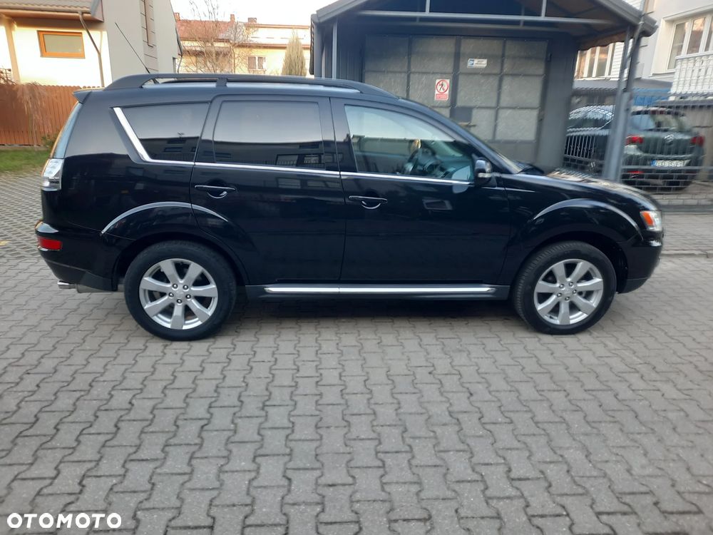 Mitsubishi Outlander - 2