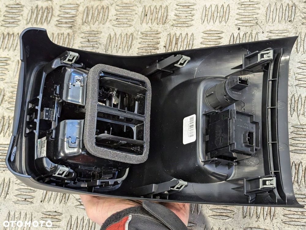 XC40 2017-2025 Kratka nawiewu tunelu środkowego panel grzania - 5