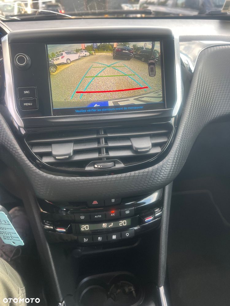 Peugeot 2008 1.6 BlueHDi Style S&S - 25