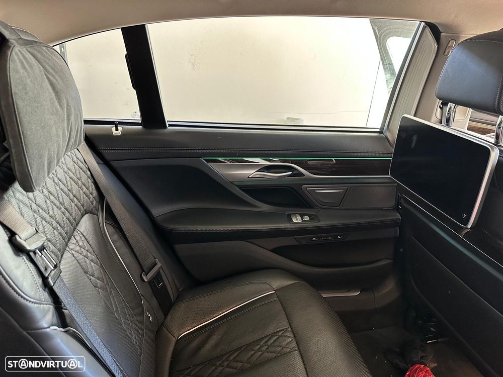 BMW 740 Le iPerformance - 13
