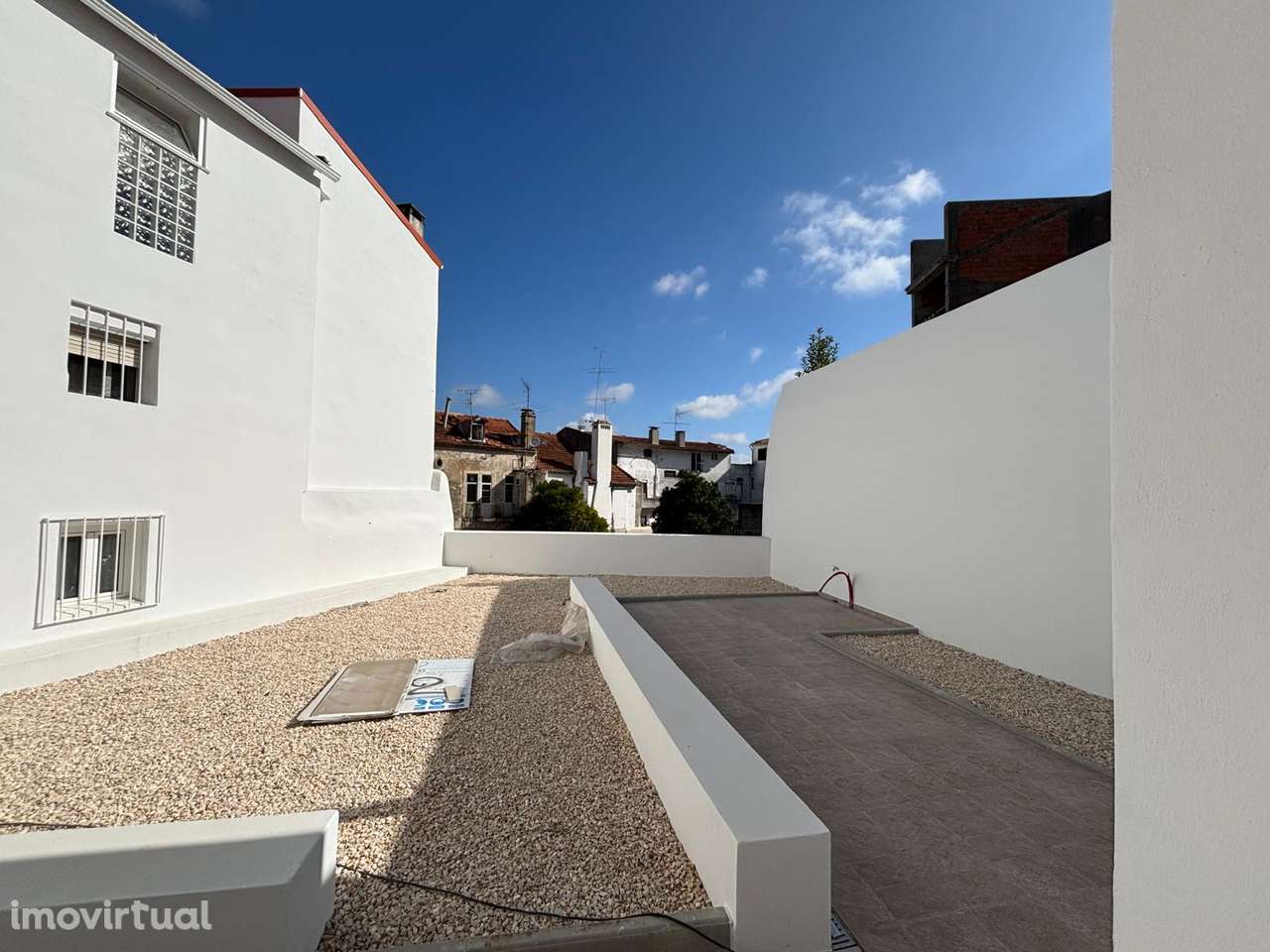 venda de magnifico prédio na Rua da Matemática (4 T0´s e 5 T1's) - Grande imagem: 3/60