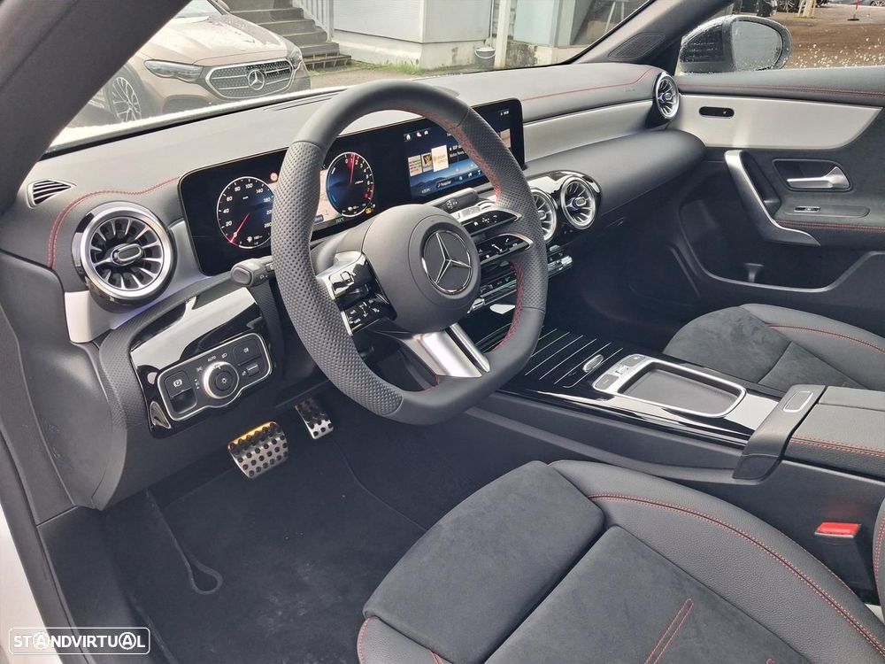 Mercedes-Benz CLA 250 e Shooting Brake AMG Line - 12