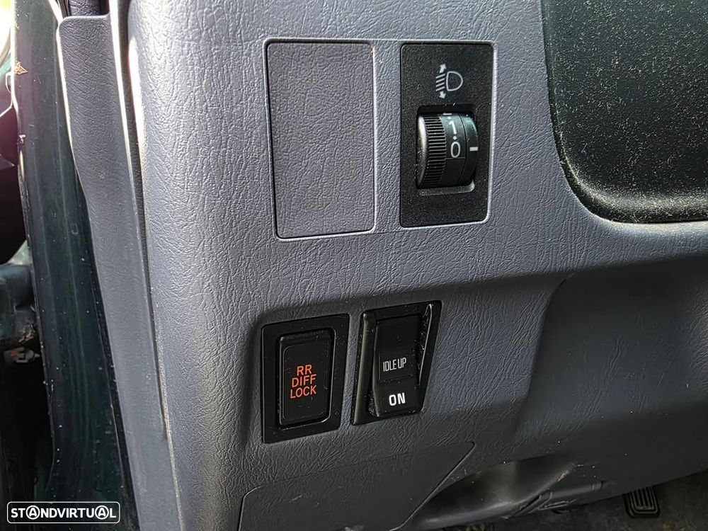 Toyota Hilux 2.5 D4-D Tracker - 8