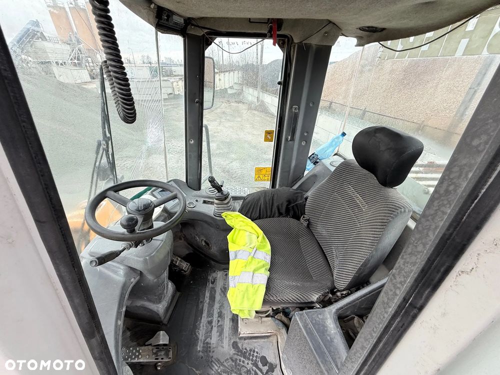 Liebherr L564 / 2002 r - 17