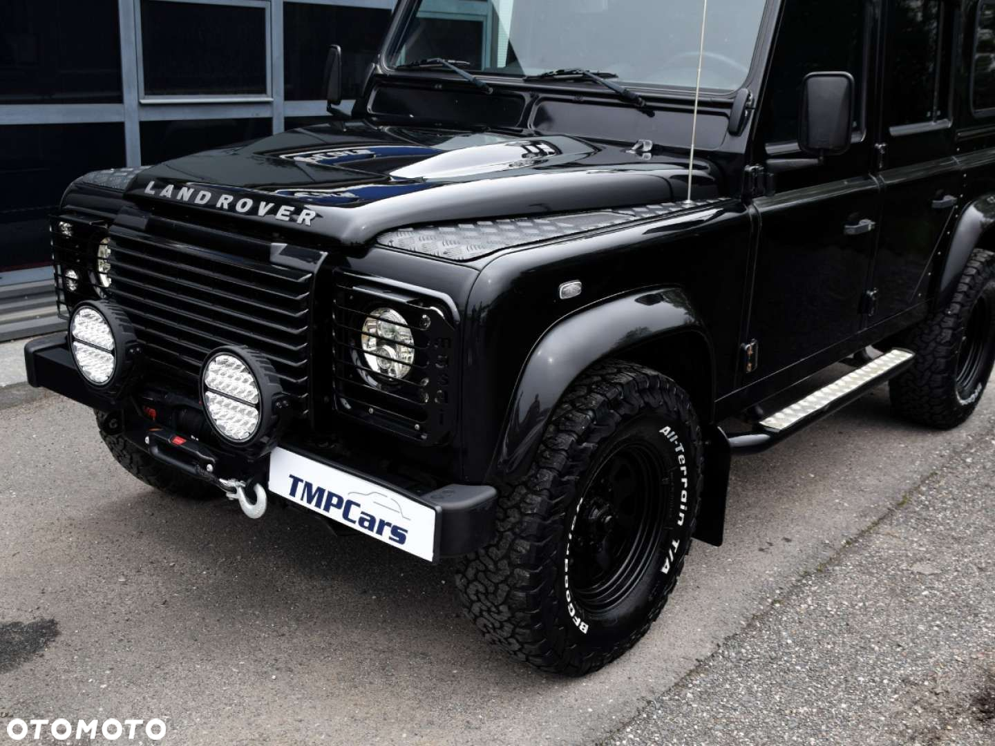 Land Rover Defender - 16
