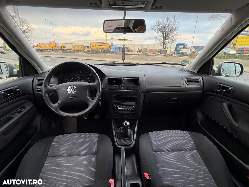 Volkswagen Golf - 6