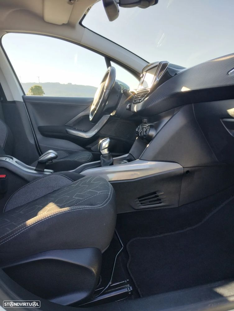 Peugeot 2008 1.6 BlueHDi Style - 9