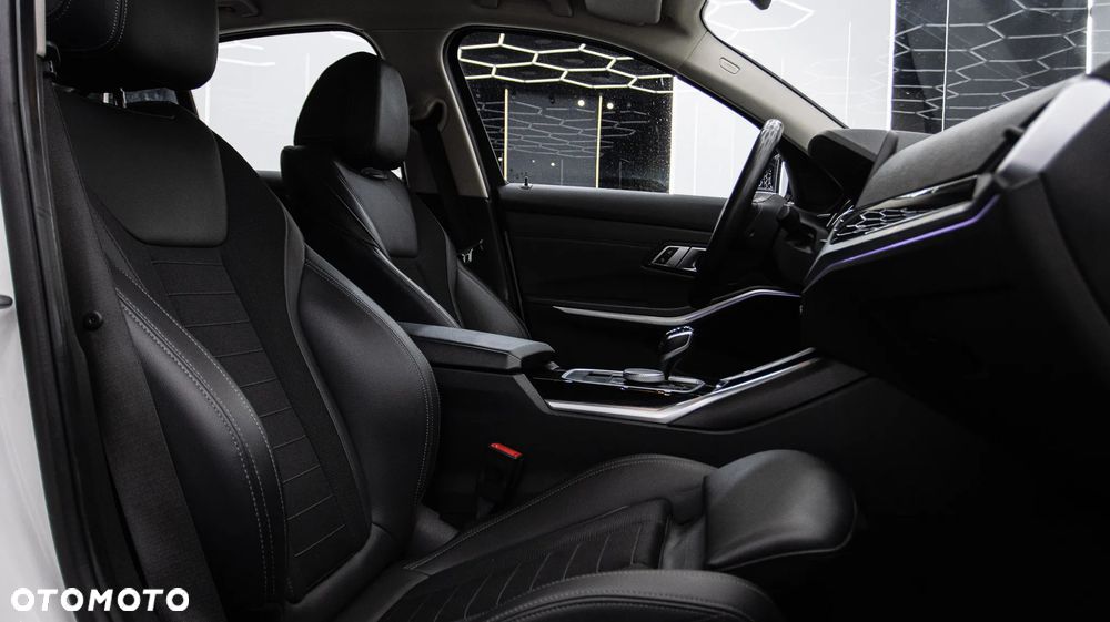 BMW Seria 3 318i Sport Line - 21