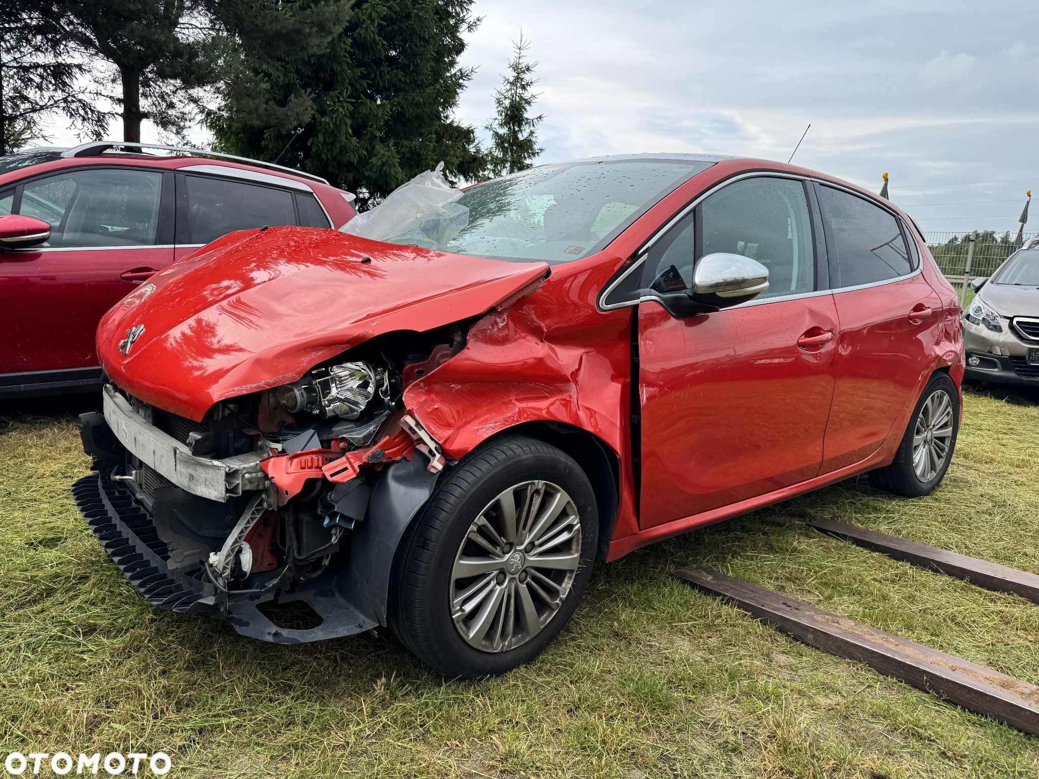 Peugeot 208 1.6 BlueHDi Allure S&S - 2