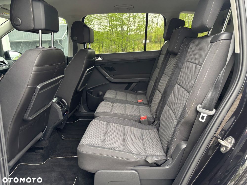 Volkswagen Touran - 10