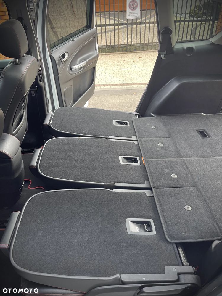 Ford S-Max - 13