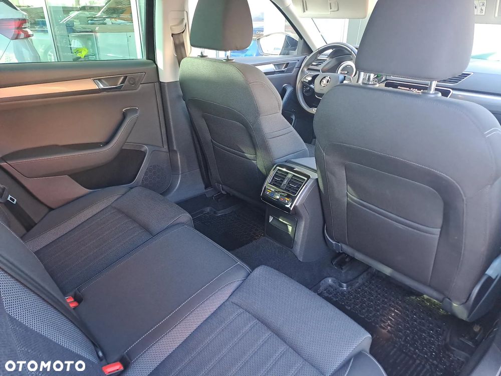 Skoda Superb 2.0 TDI SCR 4x4 Style DSG - 11