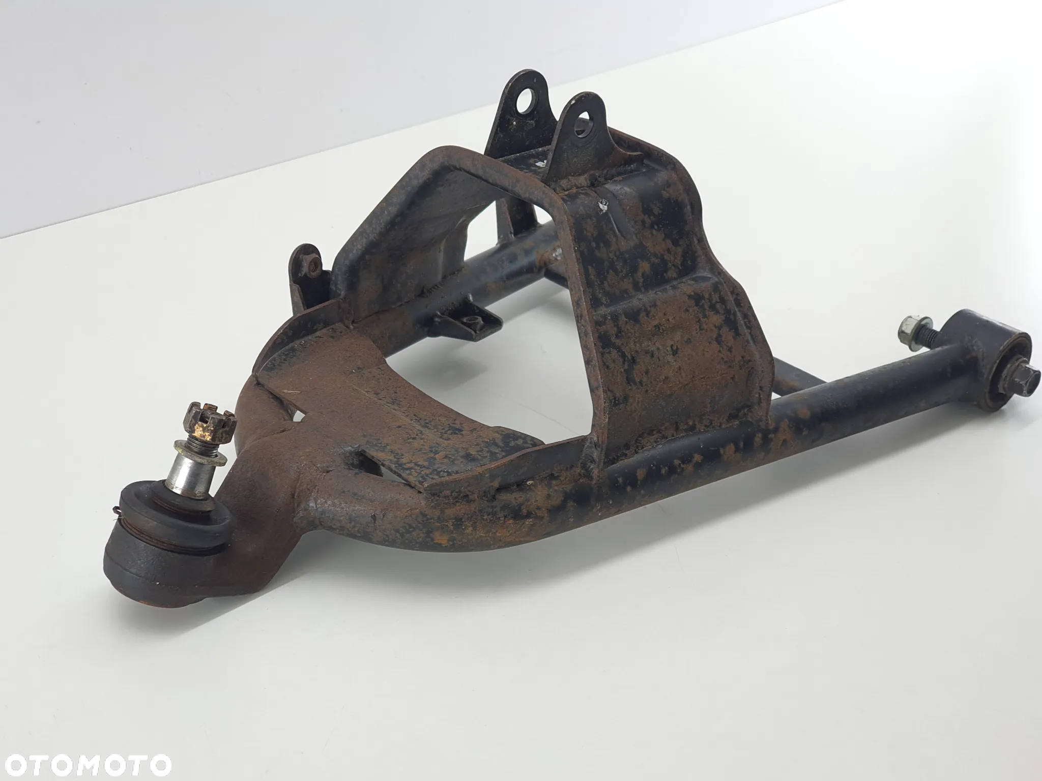 WAHACZ LEWY PRZOD DOLNY SWORZEN  TGB BLADE 550 - 3