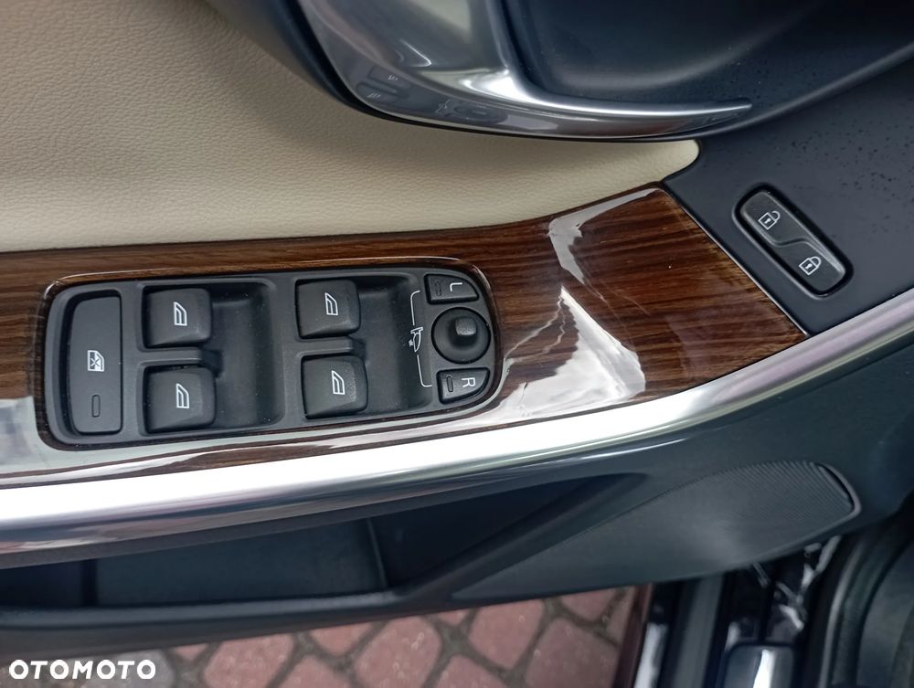 Volvo XC 60 T6 AWD Drive-E Summum - 24