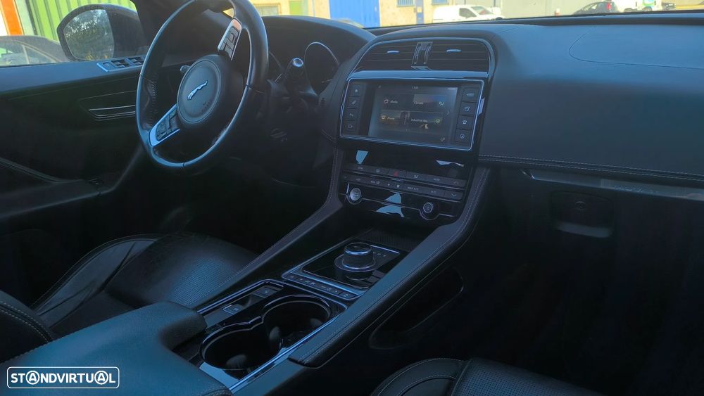 Jaguar F-Pace 2.0 i4D R-Sport AWD Aut. - 22
