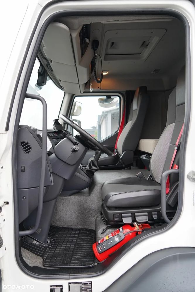 Renault D 250 / CHŁODNIA - 6,7 m / THERMO KING T 600R / + WINDA ZAŁADOWCZA PALFINGER / - 24