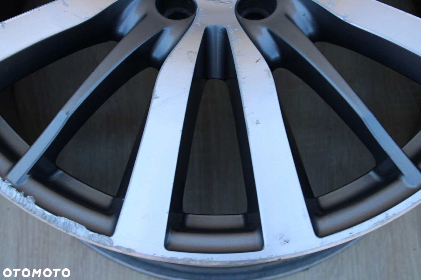 FELGA ALIMINIOWA 19" MASERATI GHIBLI 10J 5x114,3 ET40 - 7
