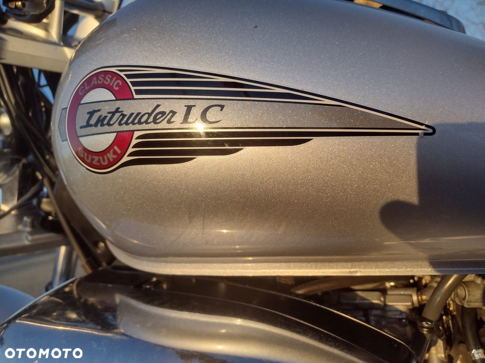 Suzuki Intruder - 13