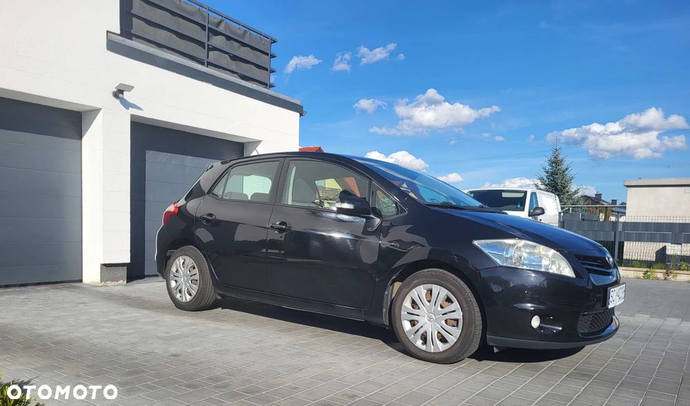 Toyota Auris 2010 photo 4