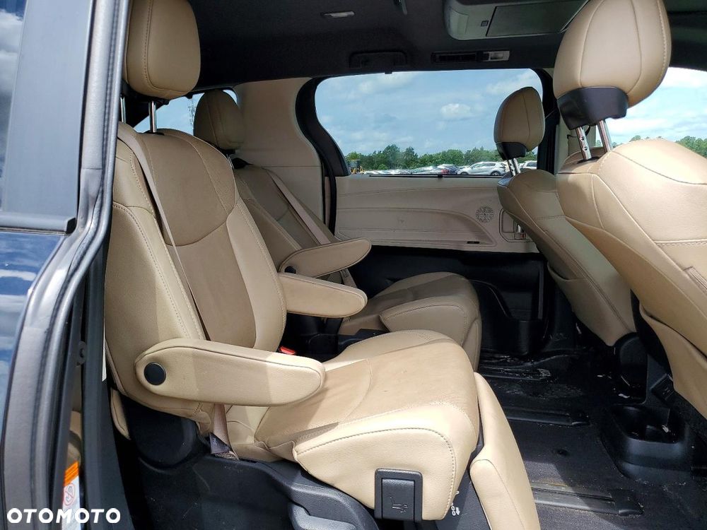 Toyota Sienna - 13