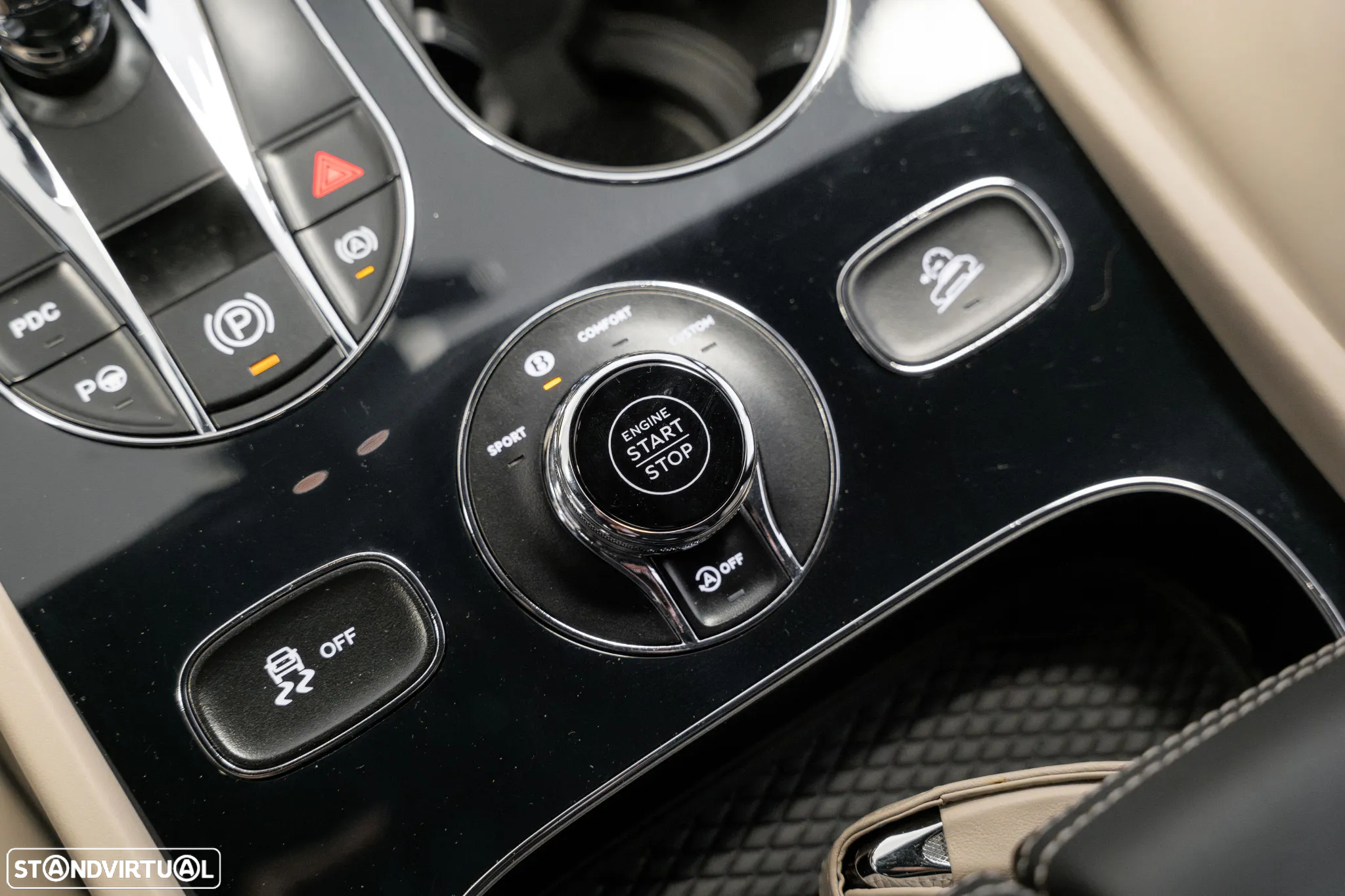 Bentley Bentayga EWB V8 Azure - 26