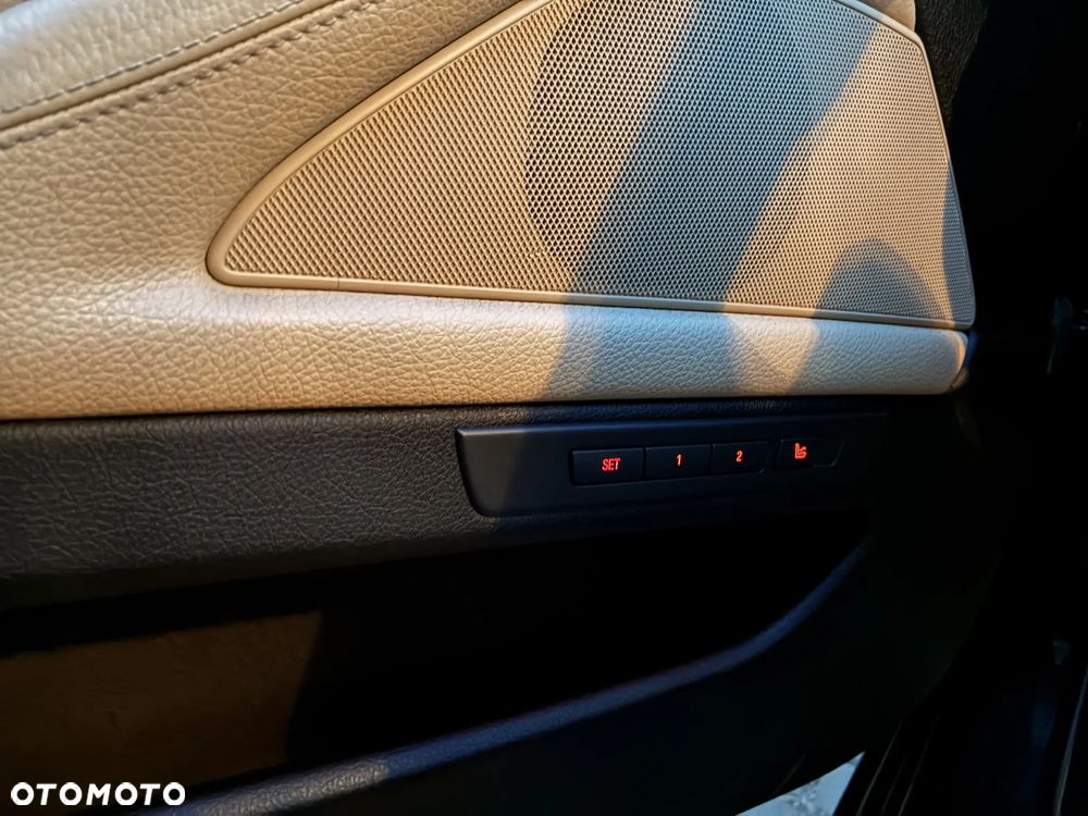 BMW Seria 5 528i Luxury Line - 17