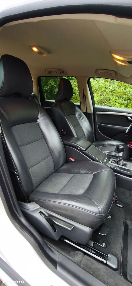 Volvo V70 2.5T Momentum - 17