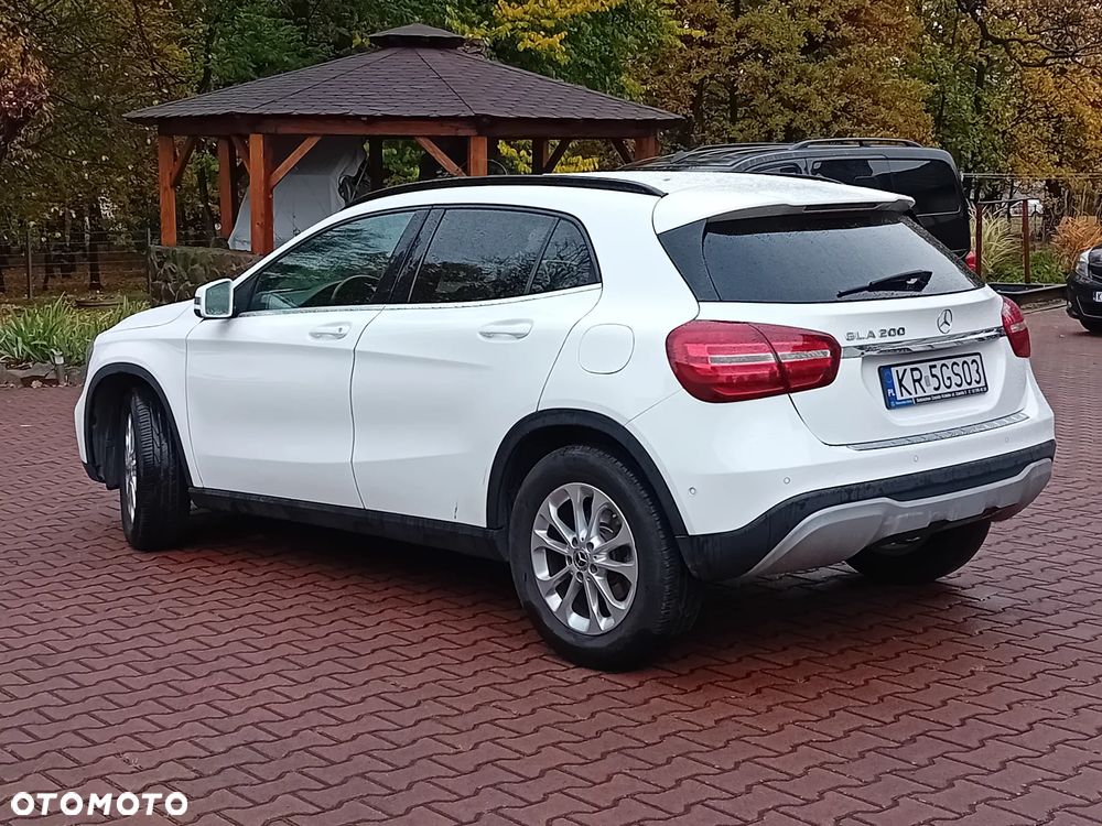 Mercedes-Benz GLA 200 7G-DCT Urban - 9