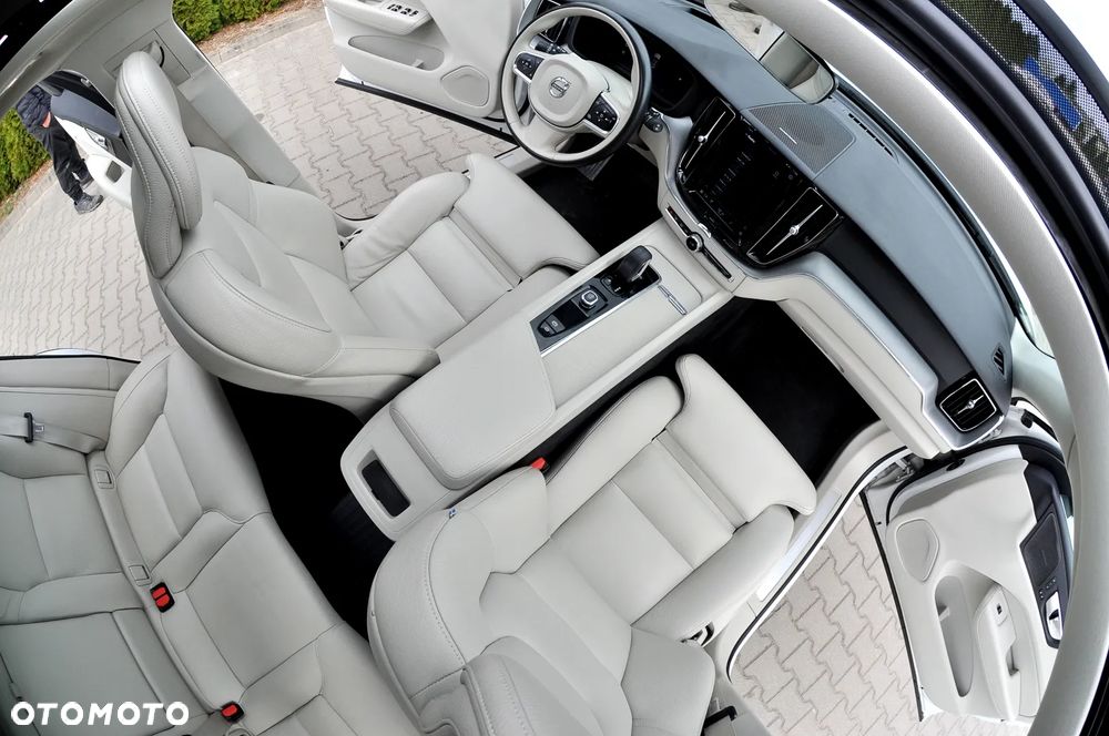 Volvo XC 60 T6 AWD Recharge Geartronic Inscription - 24