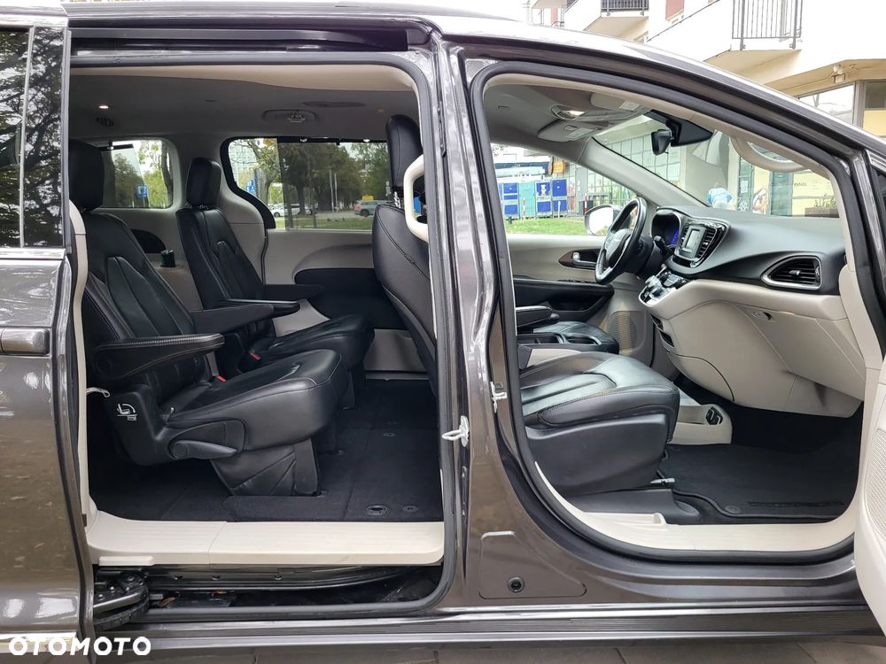 Chrysler Pacifica - 31