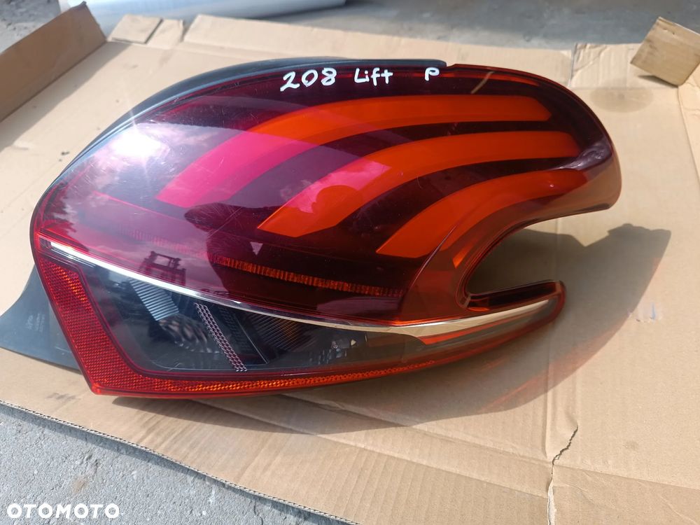 LAMPA TYŁ TYLNA PRAWA PEUGEOT 208 LIFT - 2