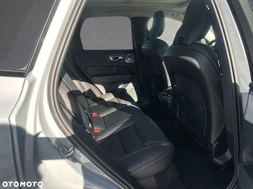 Volvo XC 60 B5 B AWD Ultra Dark - 5