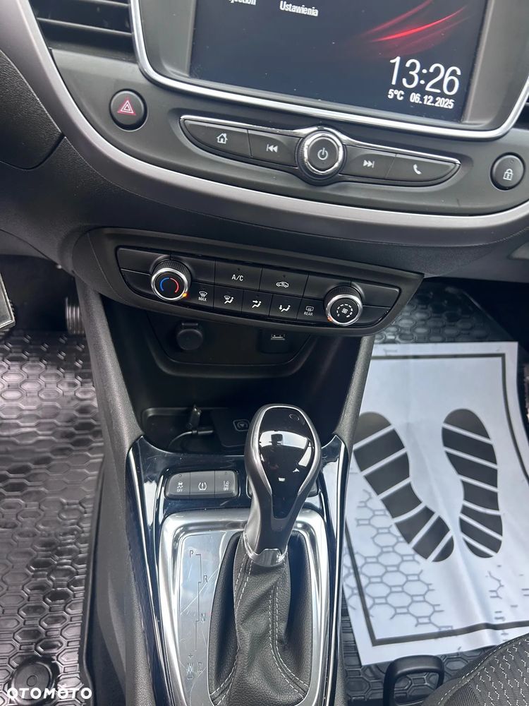 Opel Crossland X 1.2 T Enjoy S&S - 10