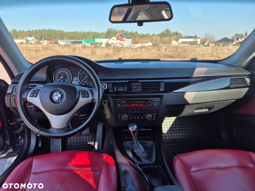 BMW Seria 3 330i - 12