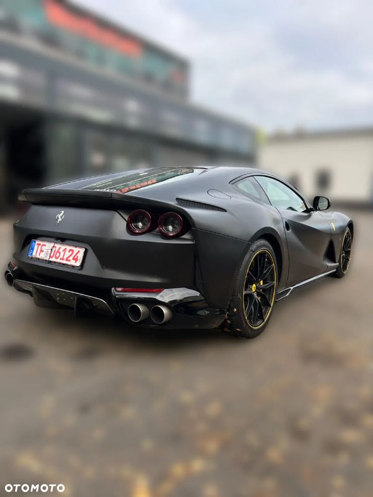 Ferrari 812 Superfast - 11